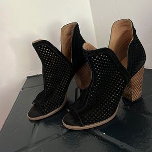 Lucky brand black heels size 7